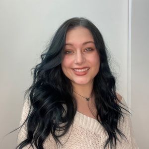 Meet your Posher, Cynthia